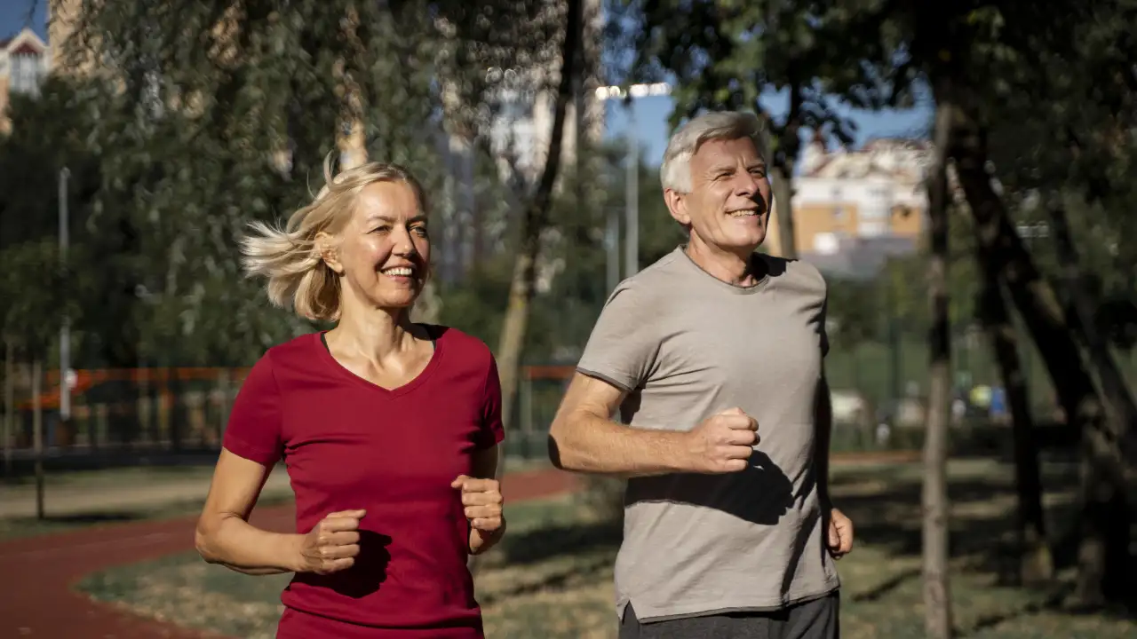 Exercițiile fizice regulate reduc riscul de îmbolnăvire și mortalitate.