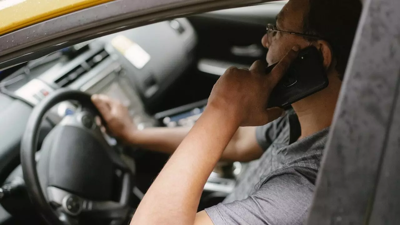 Amenzi pentru utilizarea telefonului mobil la volan.