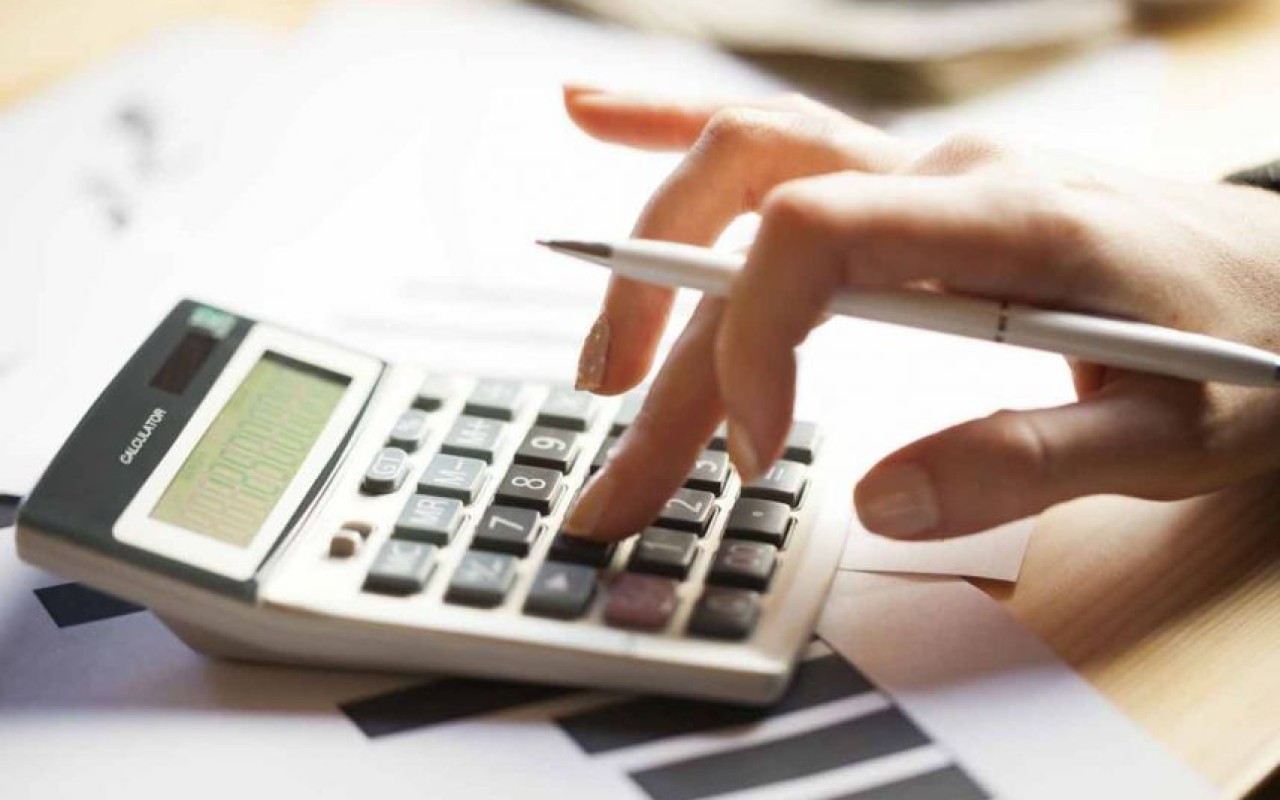 O femeie a solicitat despăgubiri financiare după despărțirea de partenerul său; din cauza unor obstacole juridice, cererea ei a fost respinsă.