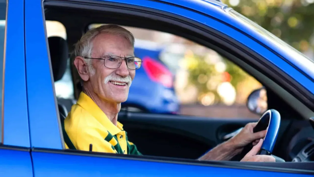 Permisele de conducere pentru pensionari sunt depășite: procesul de reînnoire s-a schimbat, iar perioada de valabilitate s-a redus.