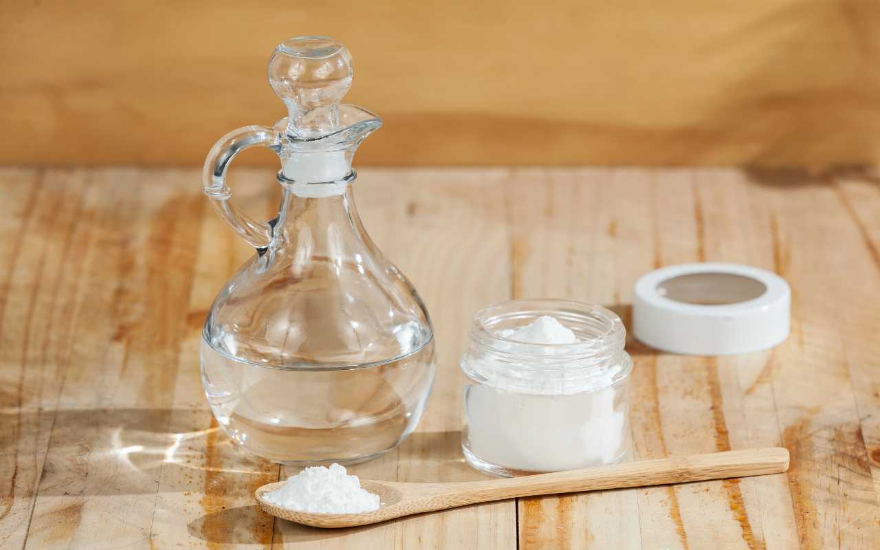 Bicarbonat de sodiu, peroxid de hidrogen și săpun alb: la ce se folosește acest amestec și cum se aplică.