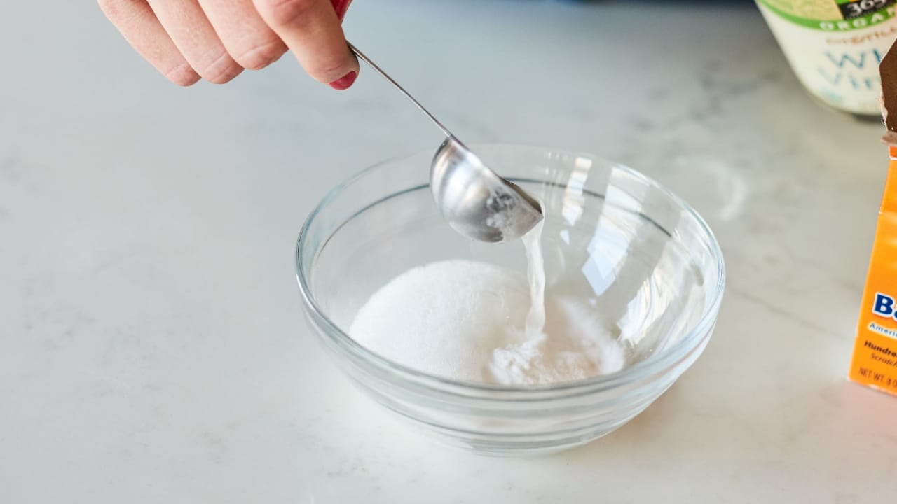 Peroxid de hidrogen și bicarbonat de sodiu: un amestec 100% eficient pentru curățarea profundă a casei tale.