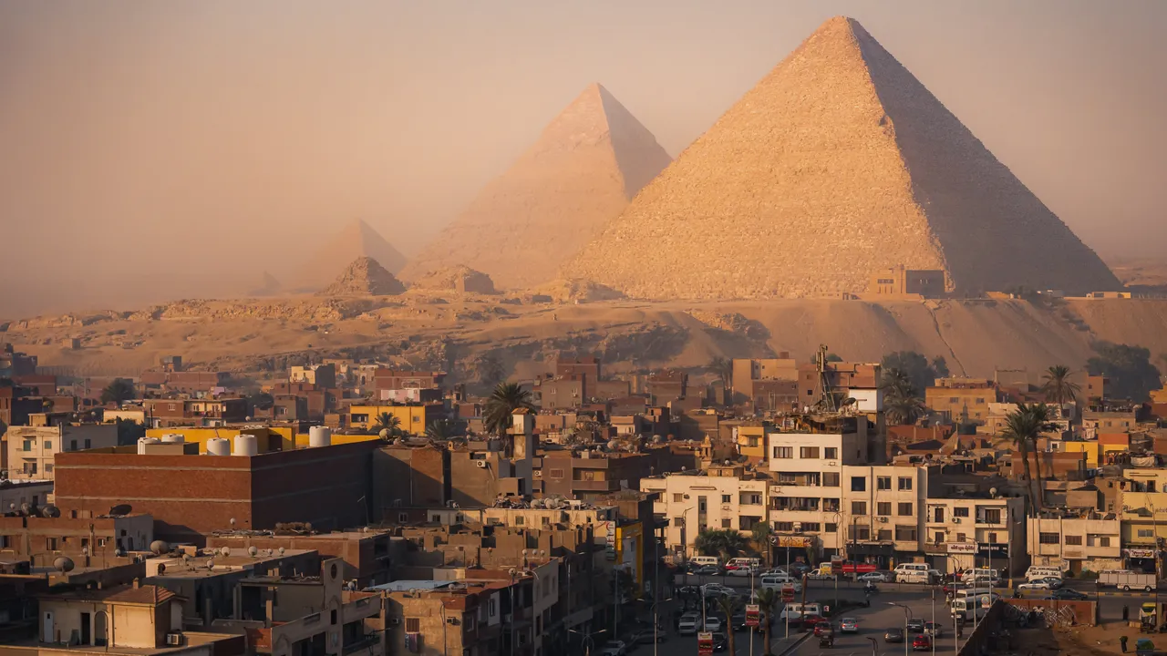 Arheologii nu-și pot crede ochilor: au descoperit o mega-construcție la o adâncime de 1000 de metri sub piramidele egiptene.