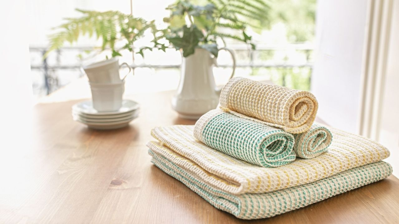 Bunica spală prosoapele de bucătărie exact așa. Petele și mirosurile neplăcute dispar într-o clipă.