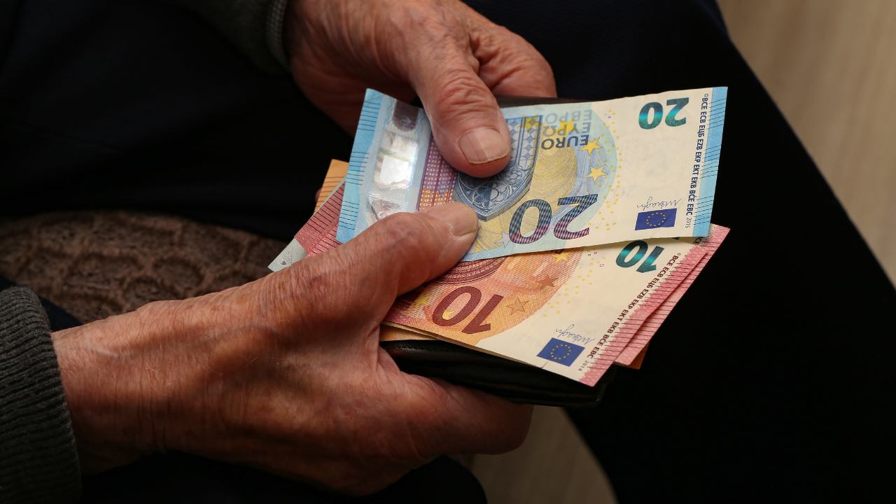 În 2026, pensiile vor crește cu 2,7%, dar unii pensionari vor primi mai puțin.