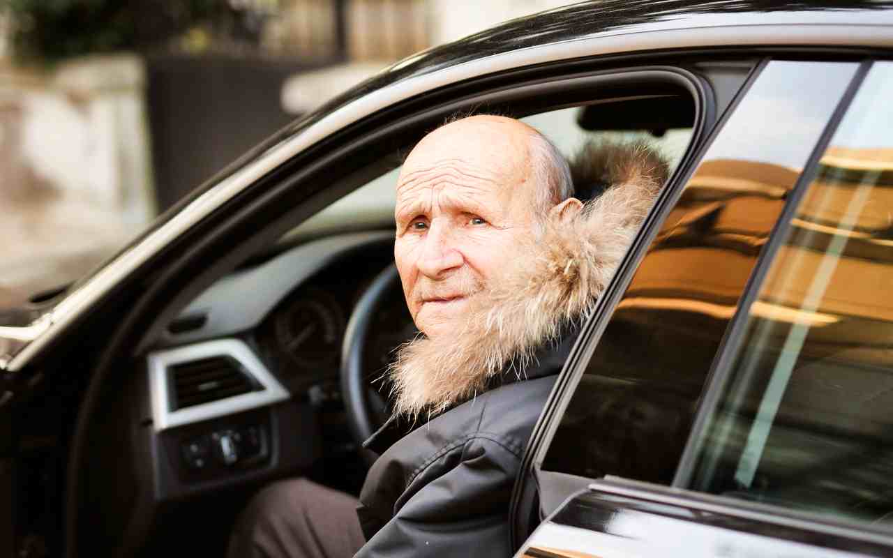 Permisul de conducere: care este limita de vârstă pentru reînnoirea acestuia?