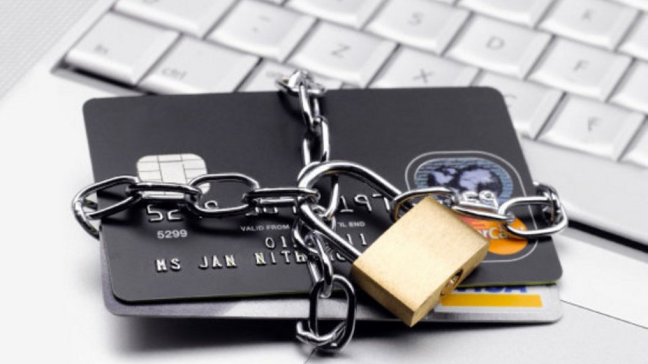 Când proprietarul unui cont bancar decedează, cine moștenește depozitele și datoriile?