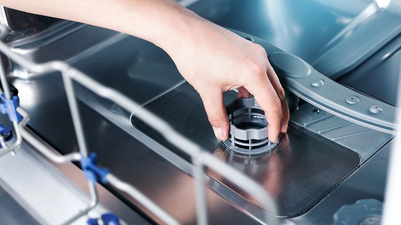 Cum să îngrijești mașina de spălat vase? 9 lucruri pe care trebuie să le faci regulat!