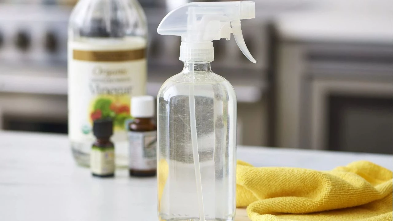 De ce trebuie să pulverizați oțet în sertarele din bucătărie: ce înseamnă asta?