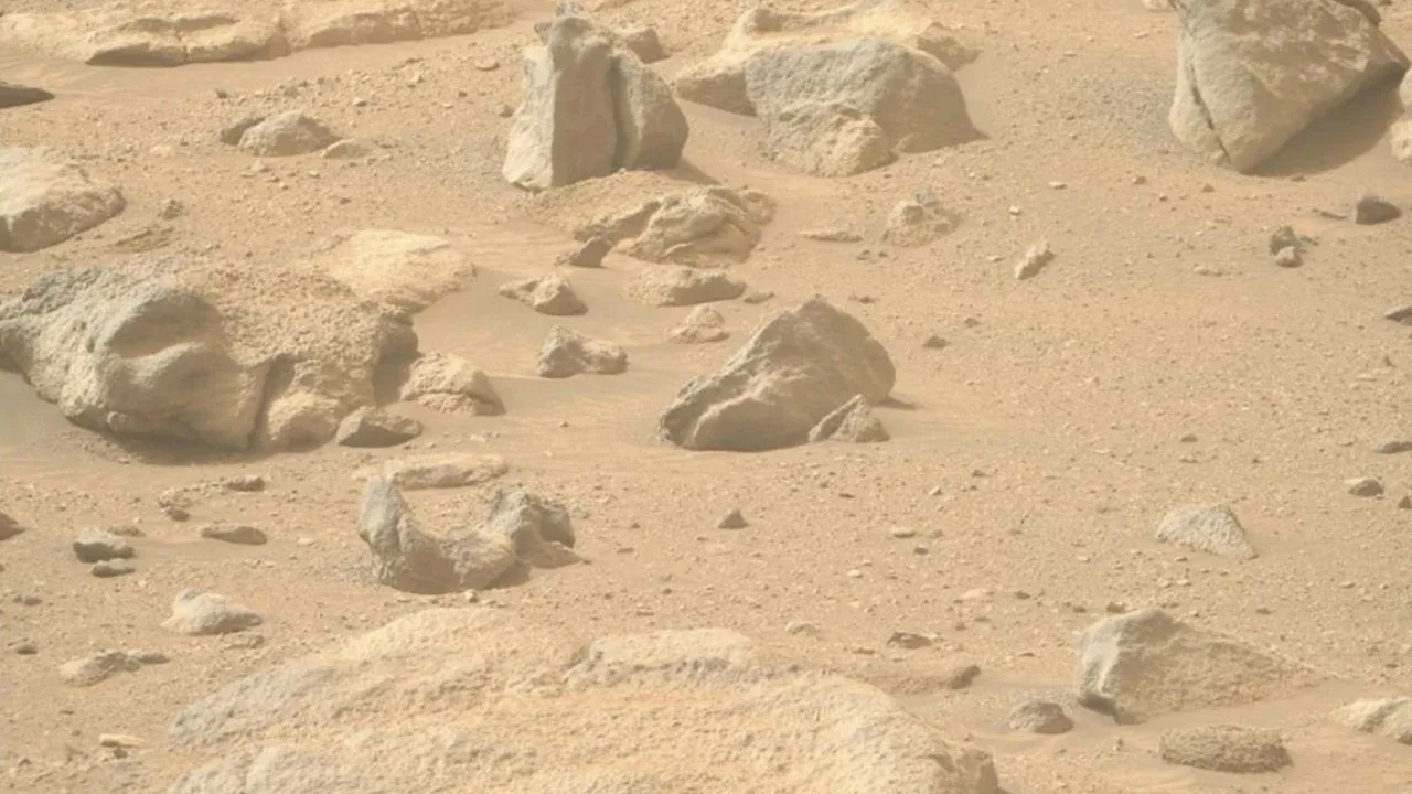 NASA a descoperit pe Marte „pietre decolorate” și nu poate determina originea lor.