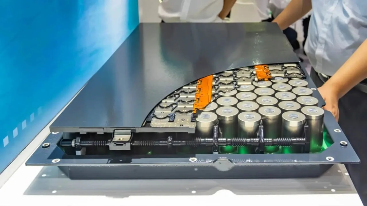 China a dezvoltat o baterie cu o durată de viață de 1,5 milioane de kilometri, care se încarcă în 12 minute.