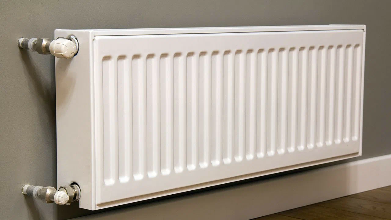 Radiatoare albastre: un sistem de încălzire care vă ajută să economisiți până la 500 de euro pe an și nu necesită lucrări de construcție.