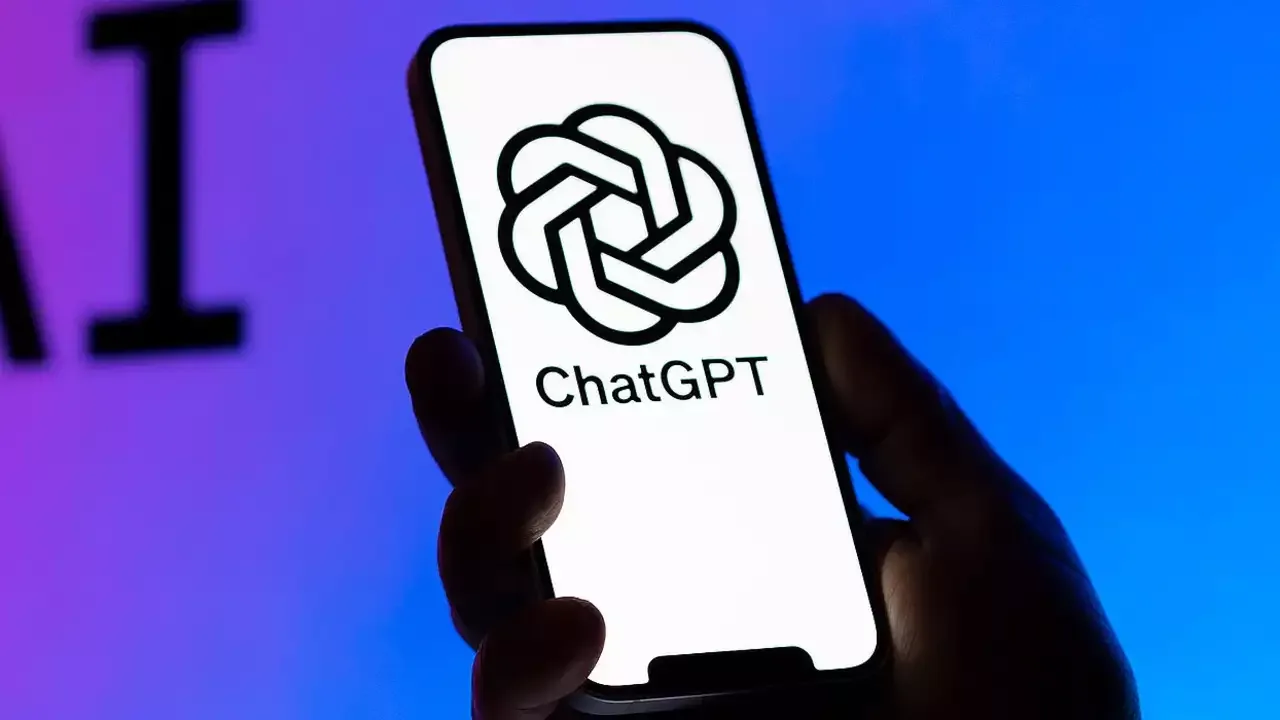 ChatGPT pretinde că știe totul, chiar și atunci când nu are habar. Universitatea Stanford consideră că știe soluția.