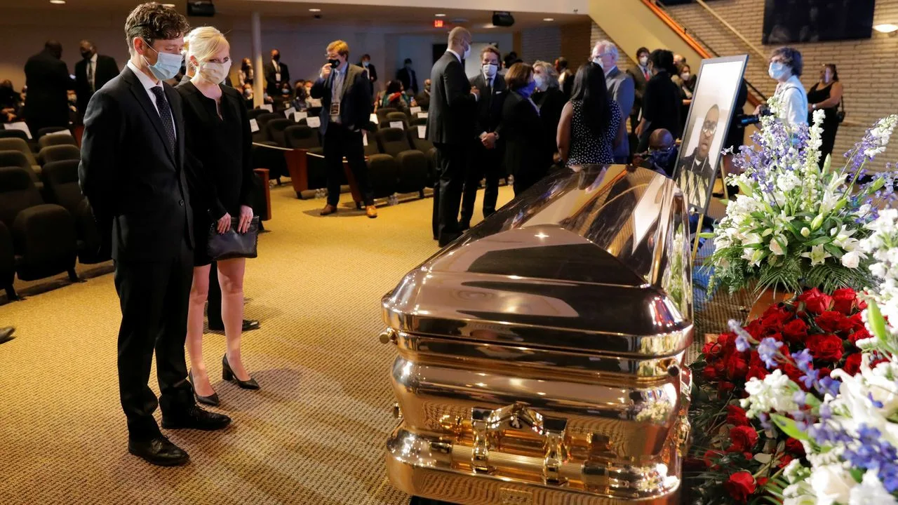 Curtea Supremă a dat o hotărâre în favoarea angajaților: au primit o zi liberă suplimentară în legătură cu moartea unei persoane dragi și o garanție mai mare de angajare.