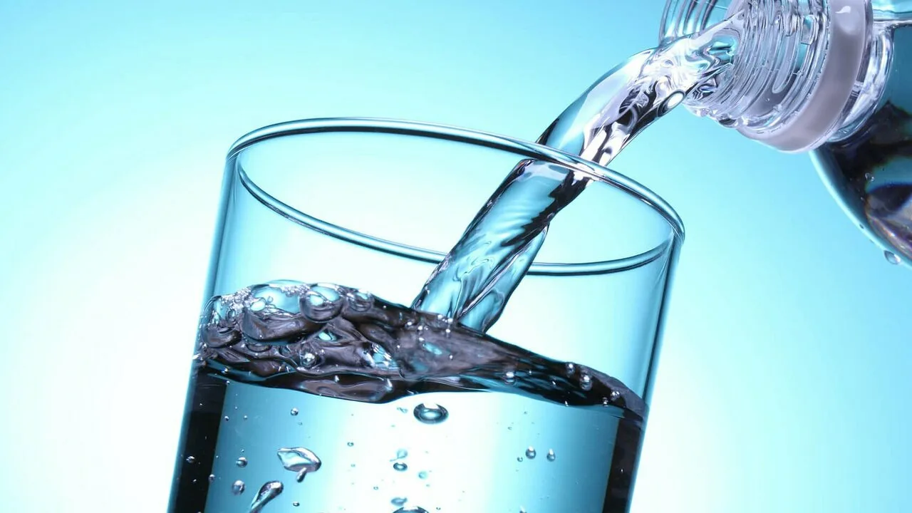 Apă de la robinet sau apă minerală: știința a pus capăt disputelor veșnice cu privire la care dintre ele este mai sănătoasă.