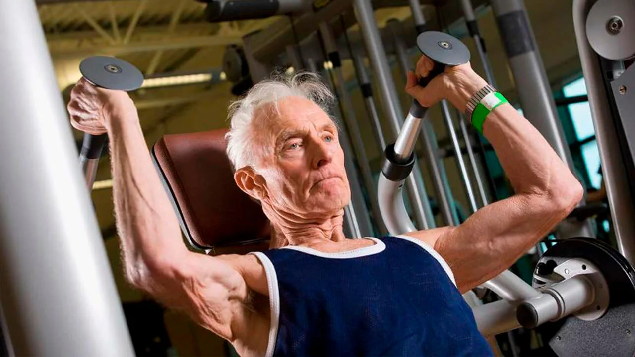 Activitate fizică după 70 de ani: 5 recomandări de la antrenor pentru a vă menține în formă