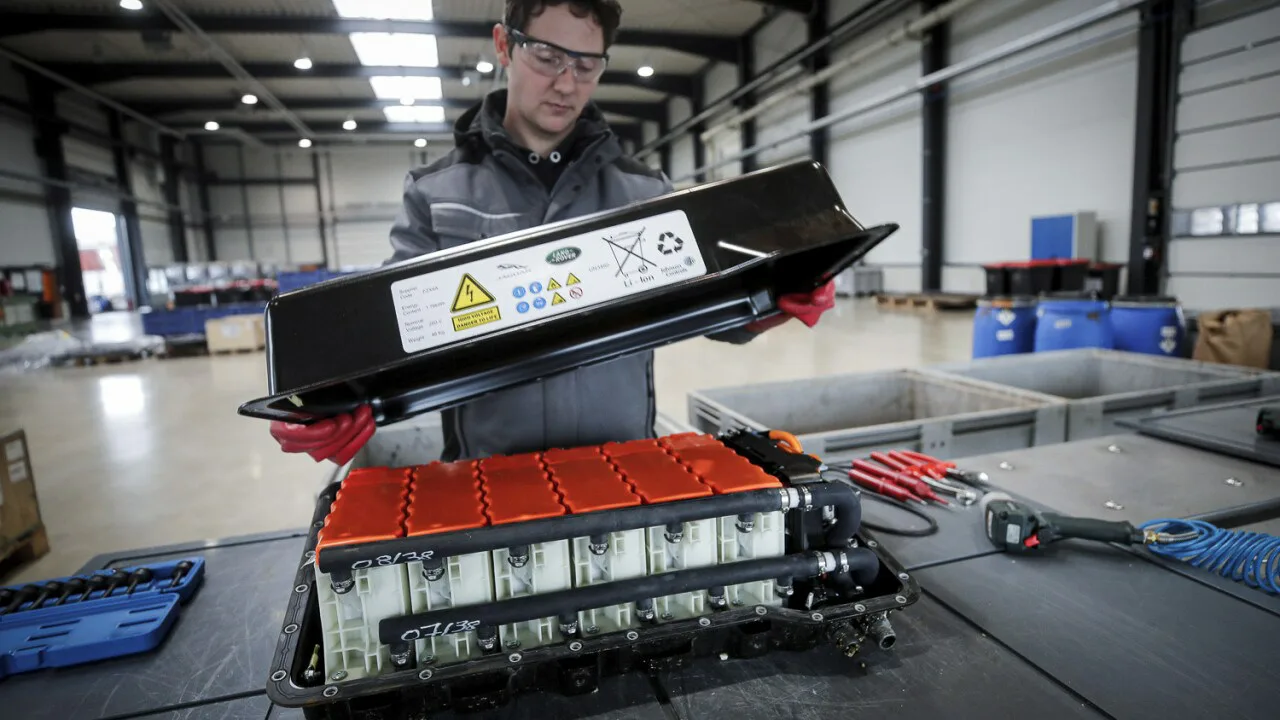 În viitor vor rămâne doar centrele de procesare a datelor: producătorii de baterii pentru vehicule electrice trec deja la acestea.