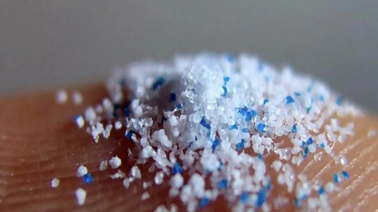 Cercetătorii au dezvoltat un filtru, creat după modelul filtrului pentru pești, care elimină 99% din microplasticul din apa din mașina de spălat.