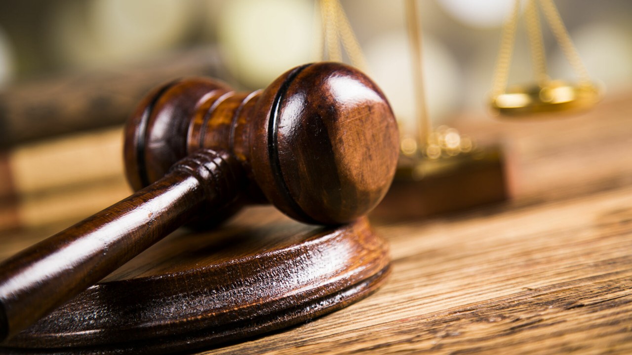 Curtea Supremă aduce modificări la Registrul Stării Civile și clarifică procedura de înregistrare a copiilor născuți în acest mod de către părinți.