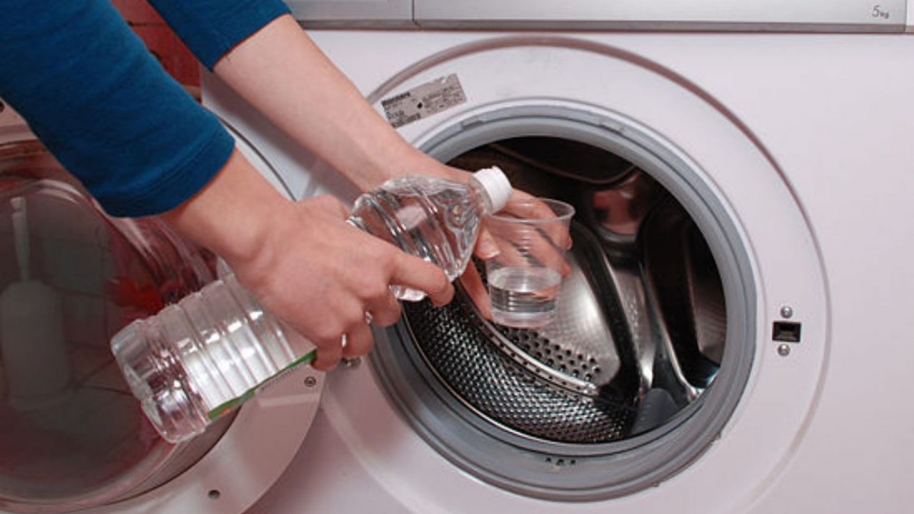 Adăugarea de oțet în mașina de spălat: de ce este necesar și de ce este recomandat.