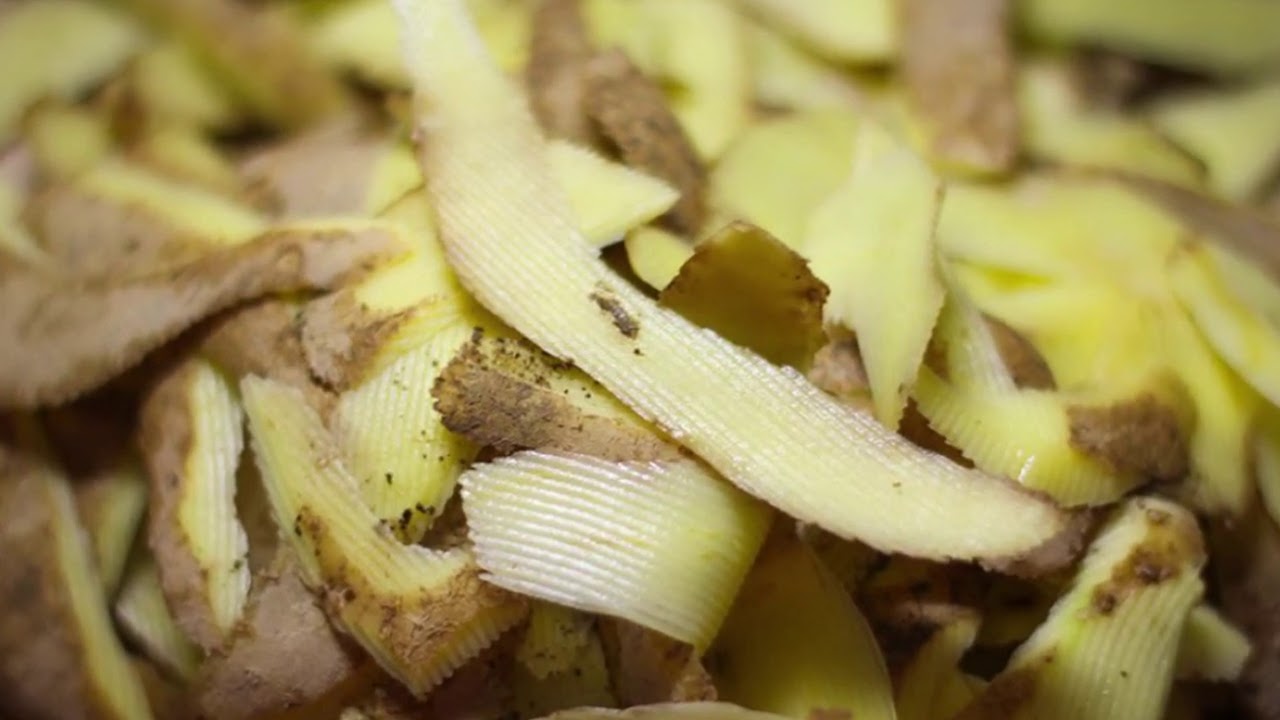 Un truc popular pentru gospodărie: de ce să amesteci cojile de cartofi cu bicarbonat de sodiu?