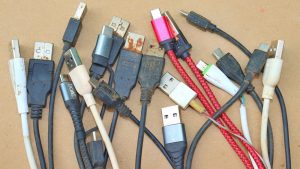 Dacă aveți cabluri USB vechi, aveți un adevărat tezaur: 3 moduri de a economisi o avere acasă.
