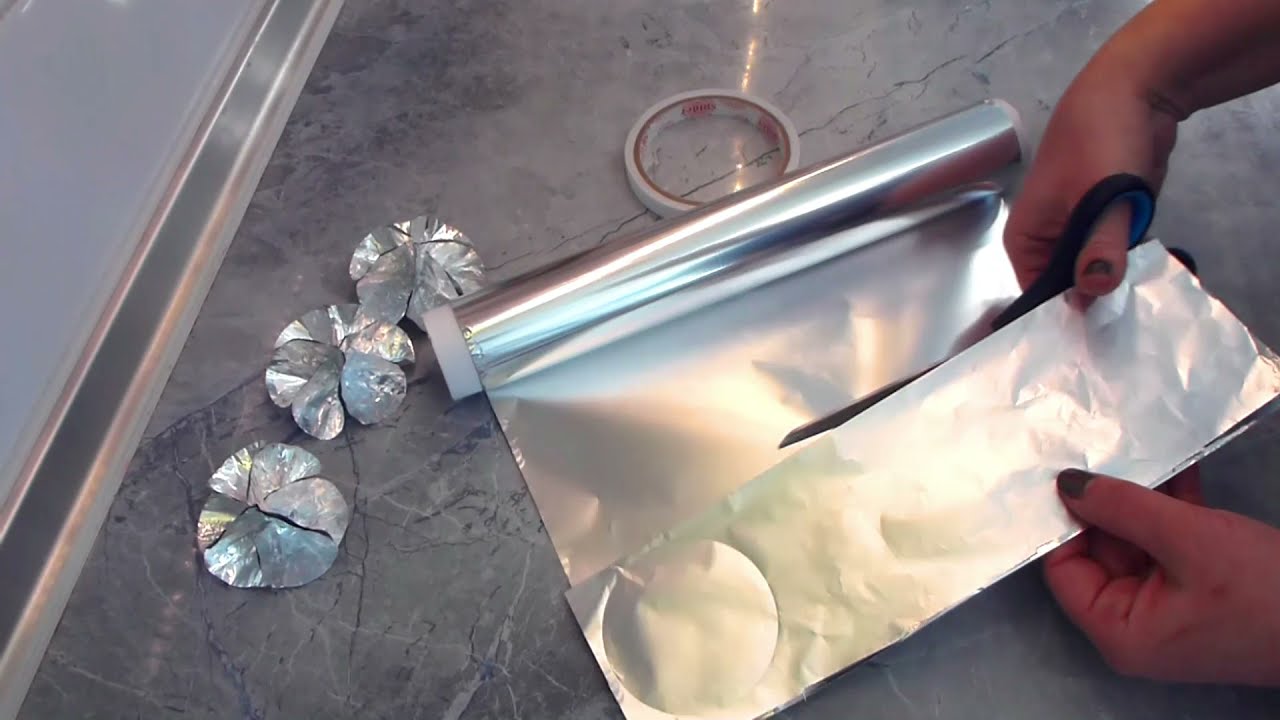 Utilizarea foliei de aluminiu în ghivecele de flori: la ce servește și de ce este recomandată.