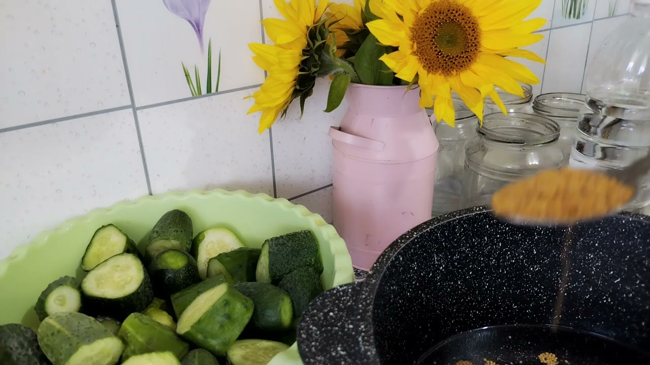 Fierberea felii de castravete cu frunze de dafin: care sunt avantajele și cum se utilizează, în opinia experților.