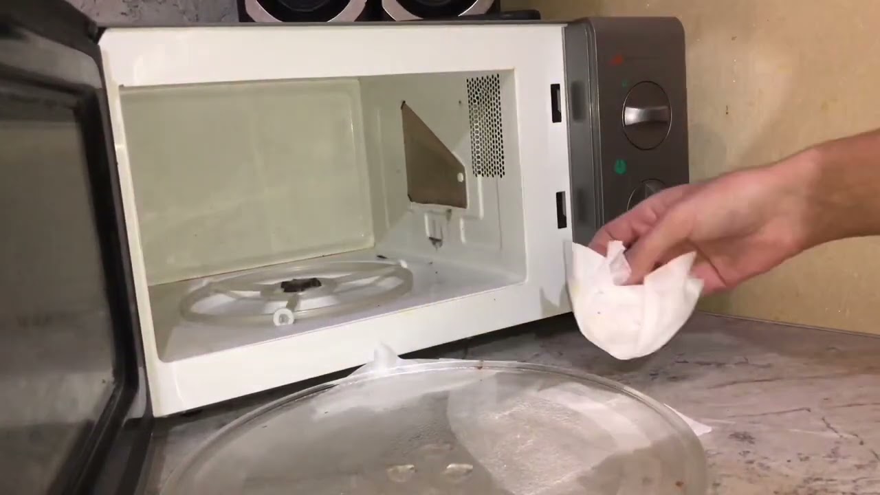 Adăugarea de sare în cuptorul cu microunde: de ce este recomandată și care sunt avantajele.
