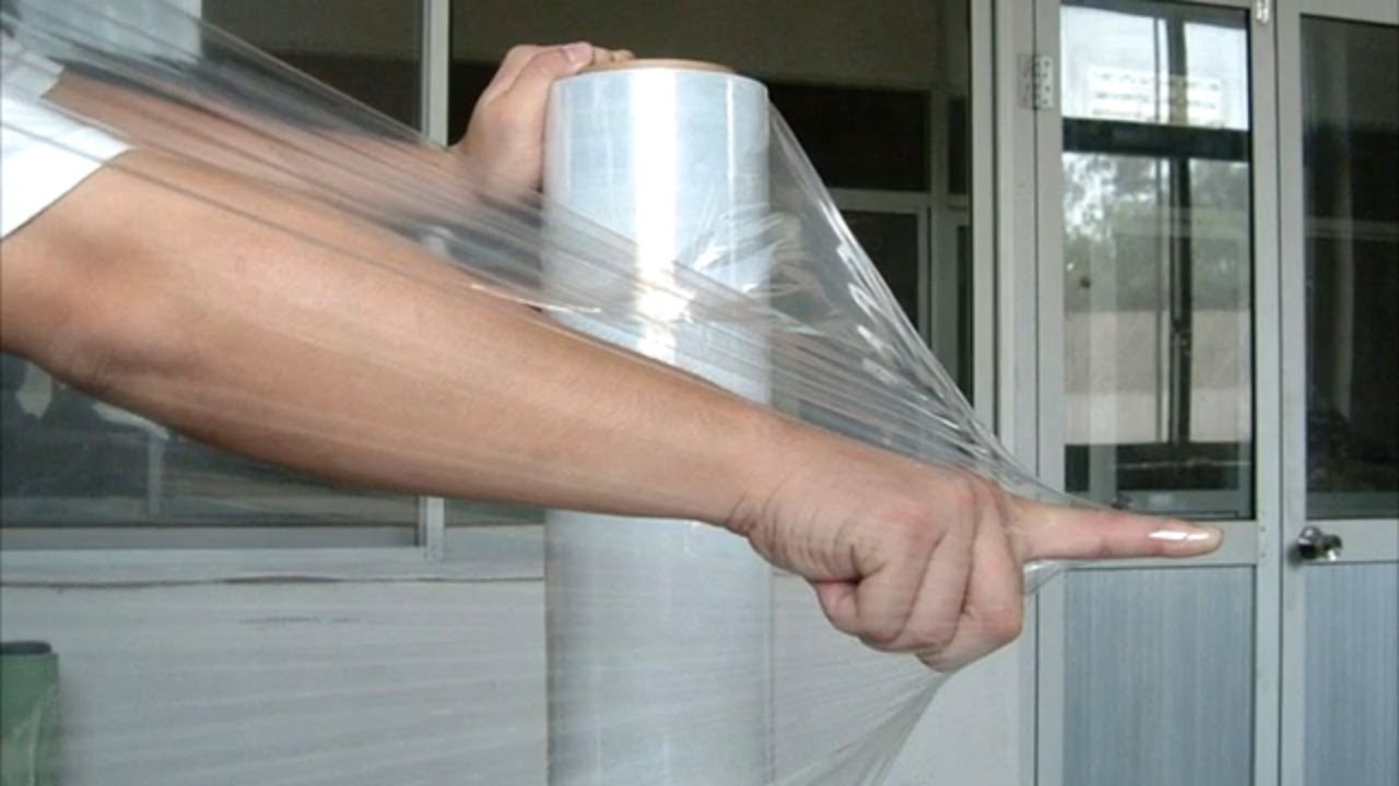 Utilizarea bicarbonatului de sodiu și a foliei alimentare pentru acoperirea șinelor ferestrelor: de ce este recomandat și la ce servește.