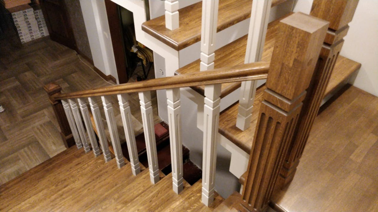 Dacă aveți o scară veche, înseamnă că dețineți o comoară: 3 idei pentru conservarea relicvei