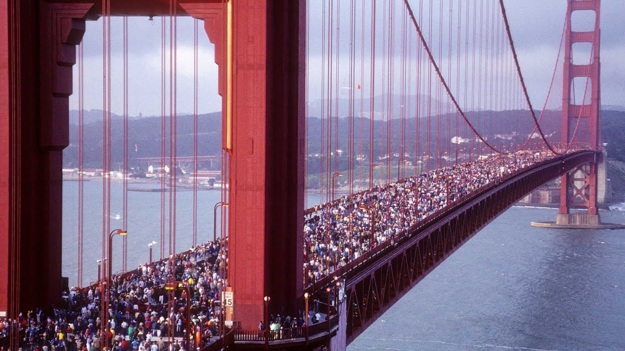 Nu știm câți muncitori au fost necesari pentru construirea podului Golden Gate, dar numai pentru întreținerea acestuia sunt necesare 200 de persoane.