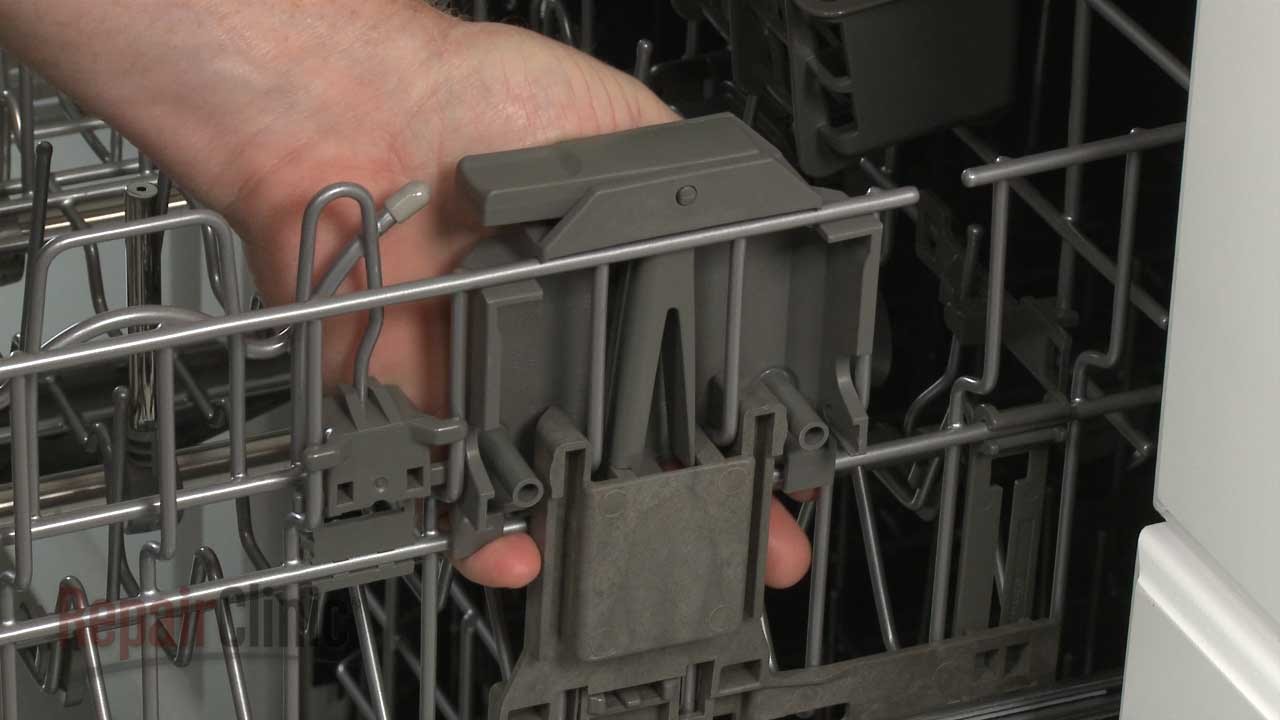 Puțini știu: la ce servește această mică clapetă de pe raftul superior al mașinii de spălat vase?