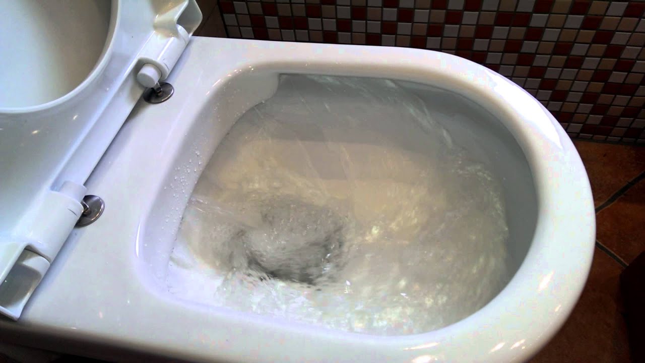 De ce specialiștii în curățenie recomandă să înveliți toaleta cu folie alimentară