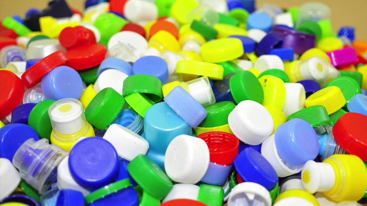 De ce merită să păstrați capacele de plastic de la sticle: 3 moduri reale de a le reutiliza acasă.