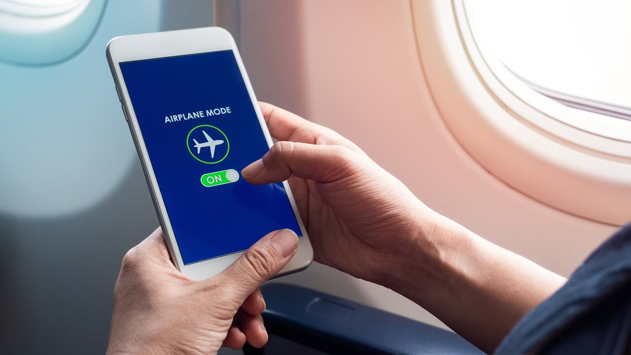 De ce trebuie să activați modul avion pe telefoanele mobile în timpul zborului?