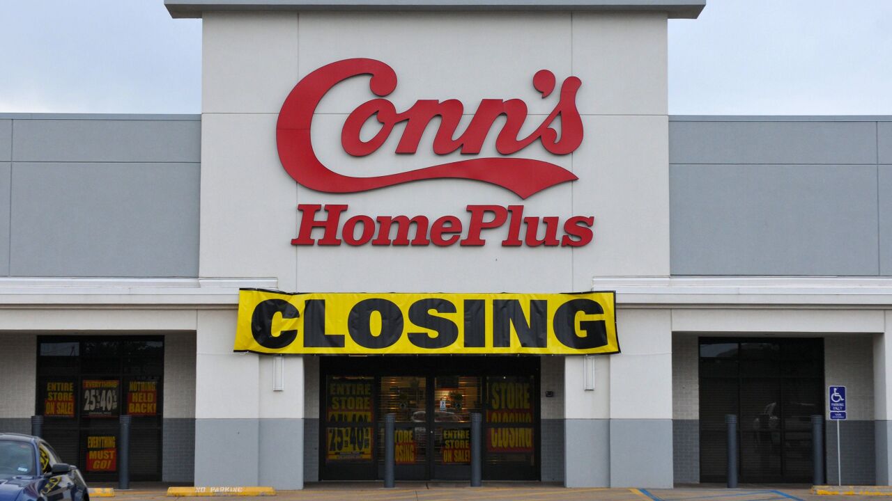 Rețeaua istorică de supermarketuri din țară își ia rămas bun de la proprietari: peste 100 de magazine și-au închis porțile.