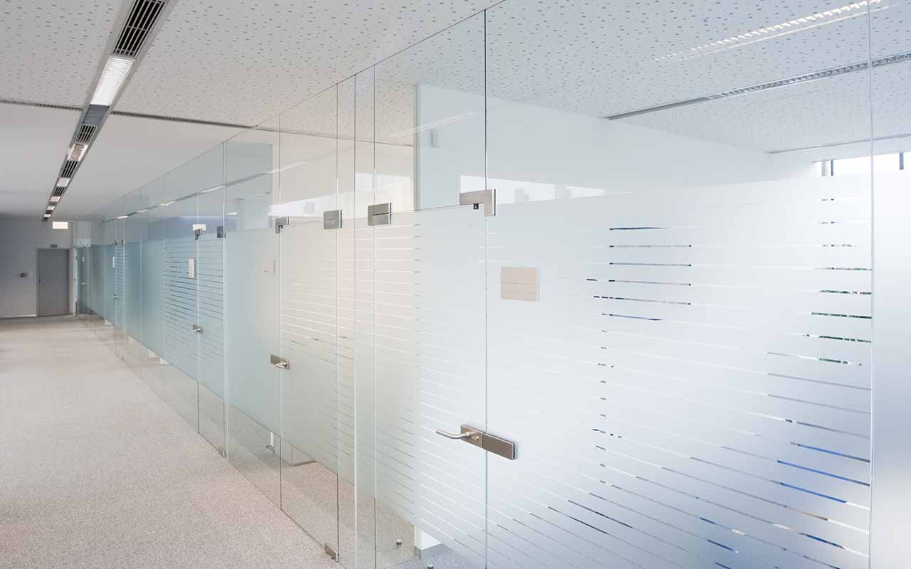 Perdelele opace au ieșit din modă: noua tehnologie este mai practică și îmbunătățește somnul.